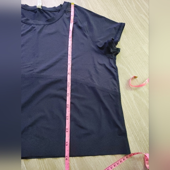 Lululemon Womens Final Lap Short Sleeve Olive Green and Navy Act - Picture 7 of 7